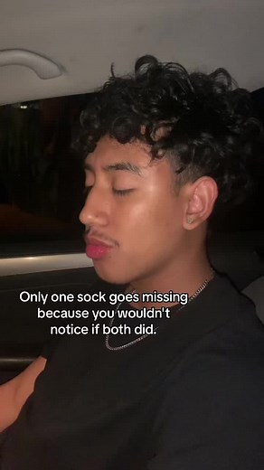 Wonder how many pair of socks ive lost ? 💀