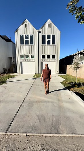 Step inside this brand-new modern duplex in Houston, TX 77022 — listed at $675,000. Each unit features 1,745 sq. ft., 10-foot ceilings, 3 bedrooms, 2.5 baths, stainless Samsung appliances, luxury vinyl floors, and Italian tile finishes. ✨ For more info or private showings: 🔑 Get Keyed In with Lanetta – Where confidence meets comfort. 📍 Houston | Richmond | Surrounding Areas 📲 Connect: linktr.ee/lanetta.berry ##HoustonTexas##buyingahouse##houstonrealestate##duplex##FirstTimeBuyer