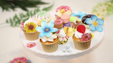 Edible Flowers Cake Decorations - Butterflies Cake Topper Set of 55PCs, Wafer Paper Cupcake Toppers for Wedding Birthday Party Cake Decorating (Mixed Size & Colour)