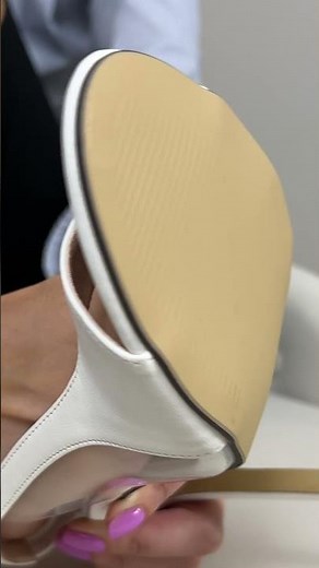 ASMR Sliding my High Heels on my Soles