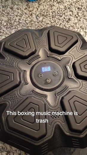 This boxing music machine is trash #boxingmusicmachince #boxing #helpme #tiktok #gift