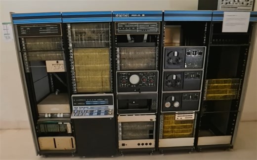 一台70年代拥有24k内存的迷你计算机