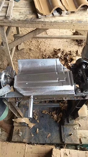 Anggun NuriAriska on Instagram: "Roof tile processing a1 #fyp #genteng #viral #pandansari #rooftile #caramembuatgenteng #anggunnuriariska #jangkauanluas"