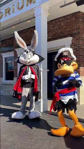 Bugs Bunny and Daffy Duck on Halloween #shorts #halloween