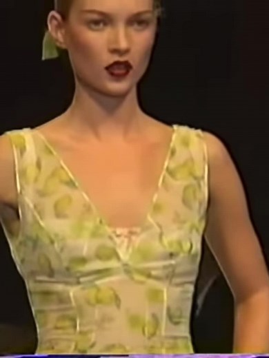 Kate Moss and Naomi Campbell Dolce & Gabbana Runway Tripping Incident