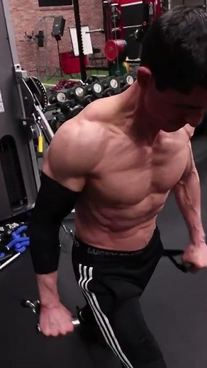 “Stretch" Your Way to BIG Shoulders