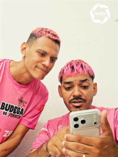 Esquece essa de esperar em fila de posto de saúde. No app DeoVita você assina e paga só R$ 9,90 pra ser atendido por um clínico geral. O médico online pode fornecer receitas, laudos e atestados, tudo na palma da sua mão. E por R$ 9,90 você ainda tem consulta com pediatra, nutricionista e psicólogo. Ainda tem Psiquiatra, neurologista, ortopedista, dermatologista, cardiologista e mais uma ruma de especialidades online. Depois que pegar a receita, seus medicamentos genéricos ainda tem a partir de 3