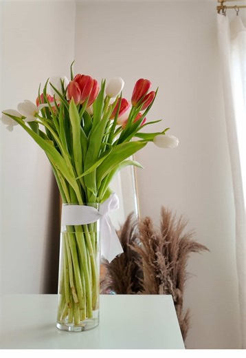 The Best Flowers for Gifting to Girls