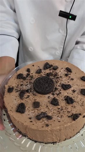 El niño pastelero on Instagram: "Te enseño a preparar este cheesecake frío de Oreo ¡sin horno y delicioso compartan si les gustó mi receta #viral #reelsinstagram #postres #viralvideos #cheesecake #postre #pastel #receta #méxico #usa #españa #pastrychef"