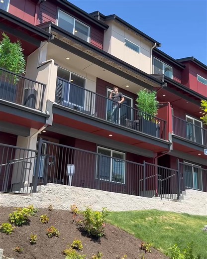 Ready-now townhomes are NOW SELLING at Senderos in Kirkland, WA! Located on the eastern shore of Lake Washington, your new townhome community in Kirkland is known for its beautiful parks, picnic spots, water activities, and breathtaking sunsets. | Taylor Morrison