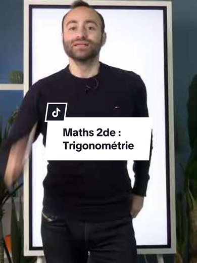 Tu veux réussir en maths Seconde, obtenir de meilleures notes et cartonner à tes contrôles et à tes interros ? Alors cette vidéo est pour toi ! ✒ Un triangle rectangle étant donné, tu sais ce qu'est l’hypoténuse, où se trouvent le côté adjacent et le côté opposé, n’est-ce pas ? Eh bien, CAS SOH TOA ! Comment ? CAS SOH TOA, c’est un moyen mnémotechnique pour retenir les formules de trigonométrie qui s’appliquent dans un triangle rectangle ! Regarde, c’est super simple, dans cette vidéo, @lucasmat