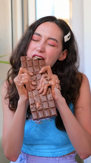 123 GO! Arabic on Instagram‎: "من يأكل الشوكولاته بنفس الطريقة؟ 濫 #123go"‎