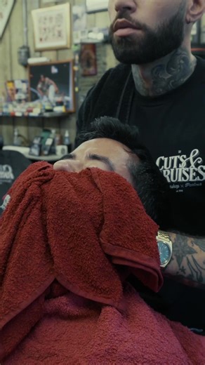 Barber's Precision: Traditional Shave ASMR