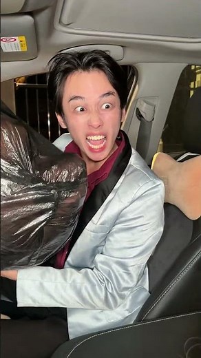 Harley Quinn, there are so many things in the car#joker