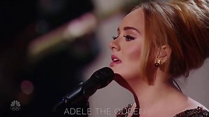 #Adele - #ChasingPavements Adele cantando Chasing Pavement en vivo desde New York City. Esta es la cuarta de las cinco canciones no incluidas en la transmición original del show. | ADELE THE QUEEN