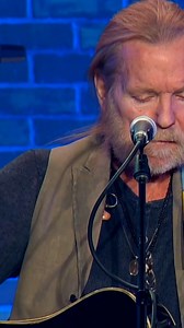 https://youtu.be/b5Mo6rPCag0 🎶 Experience the soul of Southern rock like never before. In this unforgettable performance from Skyville Live, the legendary Gregg Allman delivers a hauntingly beautiful rendition of “These Days”—the introspective ballad penned by Jackson Browne. With raw emotion and timeless grit in his voice, Allman brings a lifetime of heartache and wisdom to every note, reminding us why his music continues to resonate across generations. #GreggAllman #TheseDays #SkyvilleLive #S