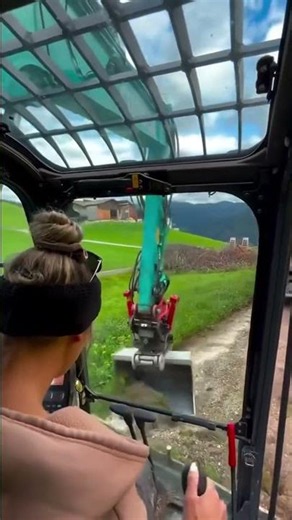 GIRL OPERATING A JOHN DEERE — LEVELING THE FIELD LIKE A PRO 🚜🔥💚