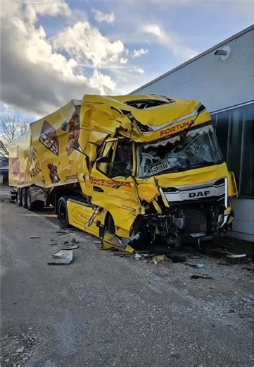 Tutorial de filtro de IA para crear bromita de choque de coche falso y efecto IA del instante antes del desastre. Hice una bromita de choque de coche falso, aquí el tutorial para crear el efecto IA de