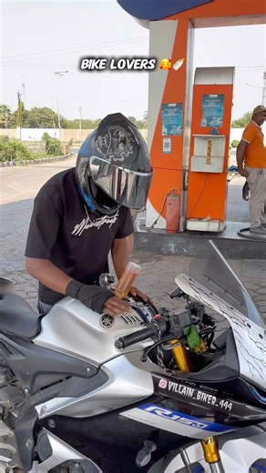 Bike lovers 😱🍼 #yamaha #r15 #ytshort #rider #yamahabikes #viralshorts #ktm #bikelover