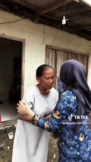 Menghormati Rumah Orang Lain: Adab Melepas Sepatu