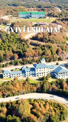 ¡VIVÍ USHUAIA! 🌷☀️ Ushuaia nos regala paisajes llenos de color y naturaleza. 🌲🌳 📸✨ Les compartimos éstas tomas aéreas de nuestra ciudad y alrededores. ✨🙌 Ushuaia tiene una energía única, Viví Ushuaia🌼💫 #Ushuaia #Primavera #Patagonia #Findelmundo #Argentina | Turismo Ushuaia