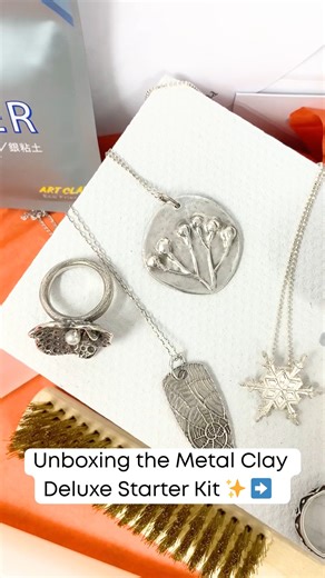 Unboxing our Metal Clay Deluxe Starter Kit! 📦 This kit includes everything you need to get started (and lot's more!), along with detailed instructions and helpful tips from Petra (owner of Metal Clay Ltd) and Jade (Senior Office Manager at Metal Clay HQ). Each starter kit also comes with two free online classes from Tracey Spurgin of Craftworx, where you’ll learn all about working with silver clay AND 15% off your next three silver clay orders! 🤯 🎉 Special offer alert! 🎉 When you purchase a 