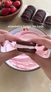 fudge it, this is how i’m doing strawberries and chocolate 🍓🍫 | Ritz Crackers