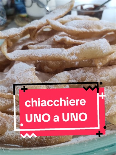 CHIACCHIERE UNO A UNO 1 uovo 1 cucchiaio olio di semi di girasole 1 cucchiaio zucchero pizzico sale 70/80 ml vino bianco freddo arancia grattugiata 300/350 gr farina 00 poco per volta regolati in base al tuo impasto Impasta tutto , stendi in una sfoglia sottile, ritaglia le chiacchiere e friggi in olio ben caldo. Spolvera con abbondante zucchero al velo vanigliato FINTO SANGUINACCIO : Riscalda 500 ml latte con buccia arancia, sale pizzico e vanillina A parte in una ciotola versa 200/220 gr zucch