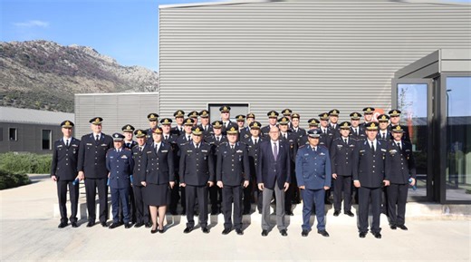 Νέα Μάκρη: Τελετή αποφοίτησης της 5ης Εκπαιδευτικής Σειράς Πυράρχων της Σχολής Επαγγελματικής Μετεκπαίδευσης Επιτελών Στελεχών της Πυροσβεστικής Ακαδημίας - iRafina