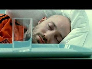 Aaron- Film BERLIN CALLING en français- avec Paul Kalkbrenner Corinna Harfouch. D: Hannes Stoehr