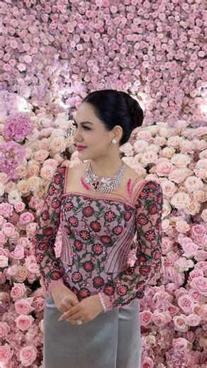 Hy Chrongpheaktra on Instagram: "តុបតែងមុខជូនម៉ាក់កូនក្រមុំ ធ្វើសក់ដោយ @mark.thy.artist * Freelanced Makeup and Hair Style 💋 * Contact work free call ☎️ 081 999909 * Page: Panha makeup artist * Instagram : Panha_artist * YouTube : Panha Celebrity Makeup - - #Cambodian #Cambodiaprettygirl #khmerstar #darakhmer #makeup #makeuplover #makeupoftheday #makeupart #makeuptutorial #makeupsexy #cutie #cute #lovely #hairstyle #hairstylist #o #haircolor #conturingy #smooth #like4like #likeforlike#cambodiam