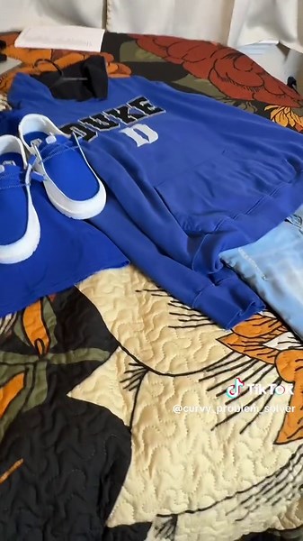 When your wife and you root for rival teams… and I accidentally ordered HER team instead of mine 😂 Guess who’s not winning this season? @HeyDude #HeyDudeShoes #C#CollegeRivalsC#CouplesLifeGameDayStyle #CollegeRivals