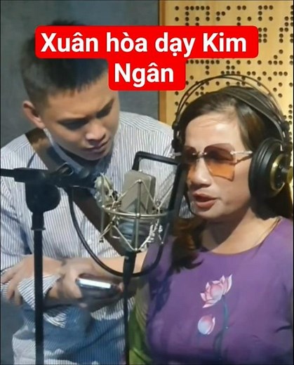 Xuan Hoa teaches Kim Ngan how to record at home. Xuan Hoa teaches Kim Ngan to sing as a replaceme...