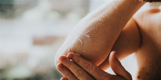 How Can Colloidal Oatmeal Help Your Skin? Dermatologists Explain.