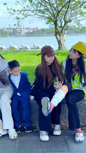 They Laughed First… Then Went Silent #kindmindbythach #kindness #respect #shorts