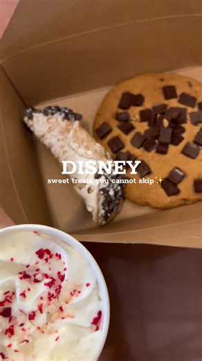 We stopped by Disney’s Saratoga Springs Resort & Spa and tried some of the best sweet treats on property 🍪☕️ 🍫 Chocolate chip cannoli 🍪 Giant chocolate chip cookie ☕️ Peppermint latte made with Joffrey’s Coffee & Tea Company 🤍 Creamy, cozy, holiday-perfect Disney vibes Every bite was a 10/10 and the peppermint latte is a MUST if you’re visiting during the holidays 🎄✨ ❤️SAVE this for your next Disney trip & SHARE with your Disney person 🐭💫 Follow The Mouse Adventures for more Disney food f