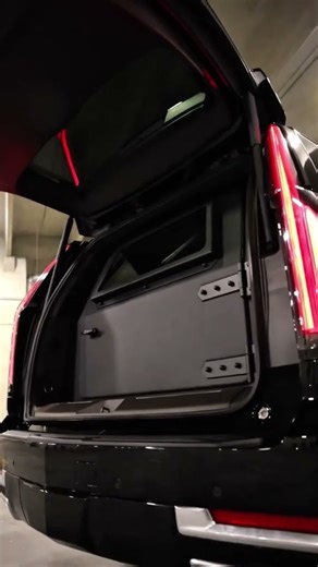 2025 Cadillac Escalade ESV Review | Ultra-Luxury SUV with Massive Space & Power