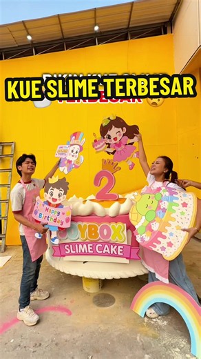 Membalas @fansbasejessicalovers AKHIRNYA KUE SLIME TERBESAR JADI DIBANTU @Arrofi ramadhan @Steven Alexander✨ 😭🥳🎂 AYO MAIN BARENG KUE SLIME TERBESAR DI : 📍 Mall Kota Kasablanka Lt. 2 📅 15 Agustus ⏰ Jam 13.00 WIB Ada banyak hadiah !!! Aku bakal dateng tanggal 15 agustus, tapi kuenya akan di mall 15- 17 agustus !! 🥳 Ayo kita rayain ulang tahun @Joybox Slime bareng” 🥳 #joybox #joyboxslime #mallkokas #kokas