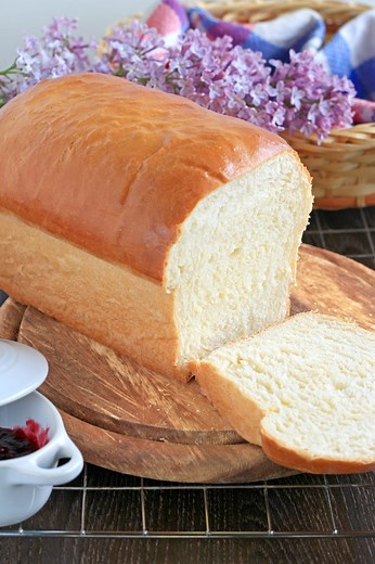 Soft and Fluffy White Bread using Tangzhong - Foxy Folksy