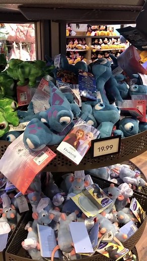 Plush Shoulder Pals are the perfect finishing touch for your Disneybounds! | The Disney Fashionista