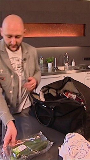 Wenn das perfekte Dinner schon am Kühlschrank scheitert 😅 ➡️Ganze Folgen vom perfekten Dinner könnt ihr euch jetzt auf dem "Das perfekte Dinner" -YouTube-Kanal anschauen! Den Link dazu findet ihr hier: https://youtu.be/4VNwpqL2LJ4 #VOX #VOXArchiv #VOXClassic #DasperfekteDinner | VOX