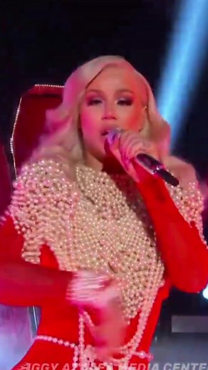 Apresentação Incrível de Iggy Azalea | Sally Walker