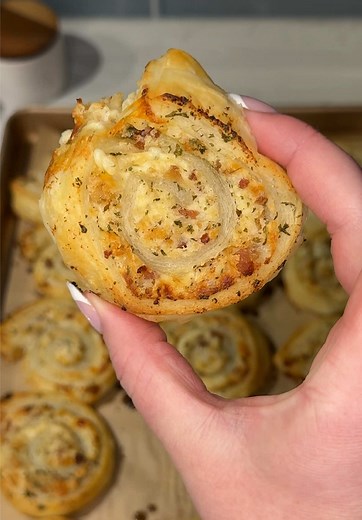 these chicken bacon ranch pinwheels are the golden, flaky, and cheesy little snackies you need to make every weekend 🧀🍗🥓 Ingredients: 1 sheet @JusRol North America puff pastry 6-8 frozen chicken nuggets (cooked and chopped) 4 oz (1/2 block) cream cheese (softened) ½ cup shredded mozzarella cheese ¼ cup bacon bits 2 tbs ranch dressing 1 tbs ranch seasoning mix 2 tbs butter (melted) ½ tsp garlic powder ½ tsp parsley flakes Instructions: In a large bowl, mix chicken, cream cheese, mozzarella, ba
