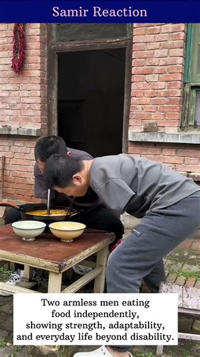 Two armless man eating | #viral#tiktok#ytshorts#shorts