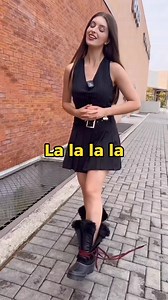 6.1K views · 57 reactions | what_should_she_say_to_her 路‍♀️‍♀️‍ #englishlessonsclass #teachenglishlessons #vocabulary #teacher #reelsfypシ | English Lessons Class | Facebook