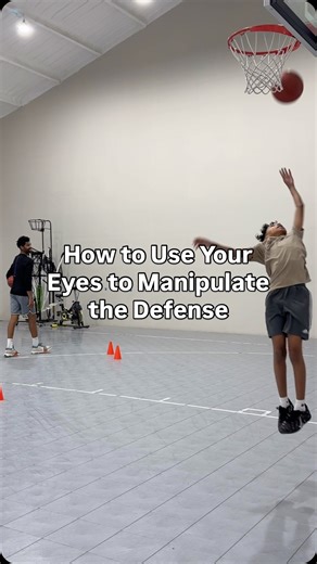 Shepherd Basketball Academy on Instagram: "Freeze back side defenders with your eyes 👀 Our eyes are an underrated offensive weapon on the basketball court. We can use our eyes to shift the defense and make them think we’re making another play! Do you use your eyes as a 4th threat on offense? 🏀 #basketball #basketballtraining #basketballtrainer #basketballtips"