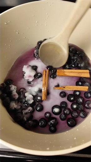 How to Make Sugar-Free Blueberry Cinnamon Syrup for Lattes & Matcha #coffee #syrup #shorts