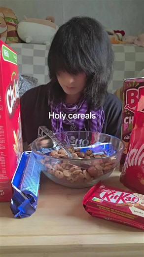 I have waited for this ! Cereals with Malteser, Kitkat, Oreos and milk 🖤 #eating #mukbang #mukbangeatingshow #cereals #breakfast