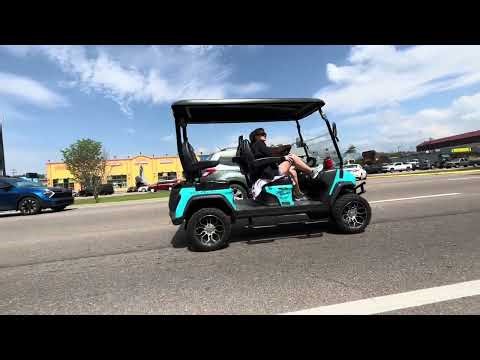 @thunderriver161 #watching#traffic#spring#rod#run#pigeonforge#tn#cruise#strip#vehicles#people#crowd