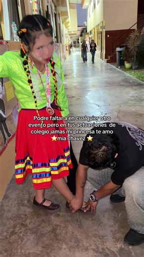 Mía Chavez bailando en su colegio: orgullo de mamá